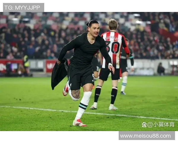 英超焦点战：皇马逆转利物浦补时绝杀引发全场狂欢