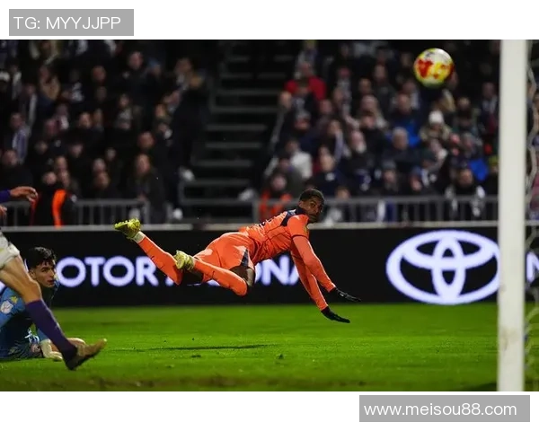 英超激战巴萨大胜曼联点球争议引发全场热议