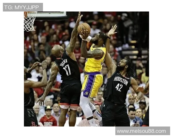 世界杯焦点战里昂与AC米兰激战成平引发争议判罚引爆全场气氛