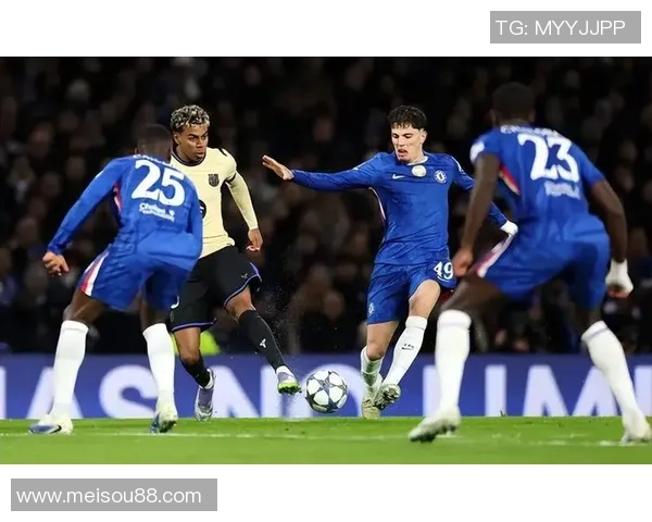 切尔西在欧冠中以5-0大胜巴萨点球大战瞬间点燃全场激情