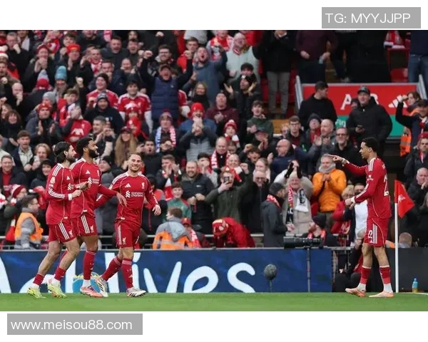 意甲激战：利物浦与那不勒斯战平补时绝平引发全场狂欢