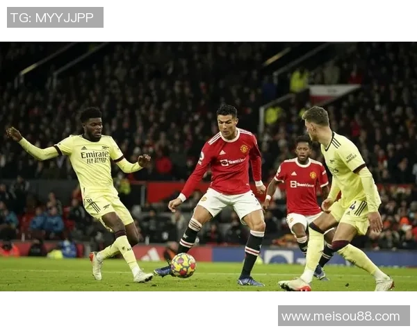 英超激战：那不勒斯险胜曼联乌龙球引发争议与全场沸腾