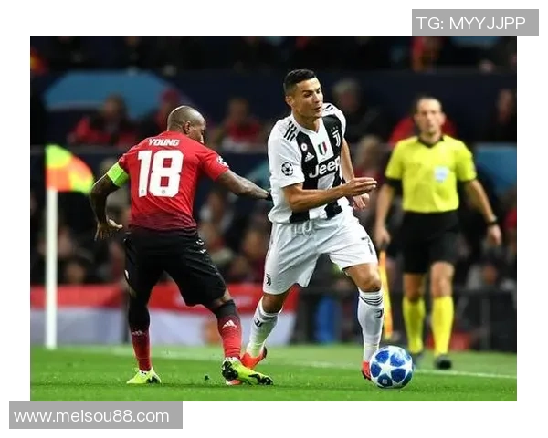 欧冠历史冷门：尤文图斯大胜曼联引发全场震惊与欢呼