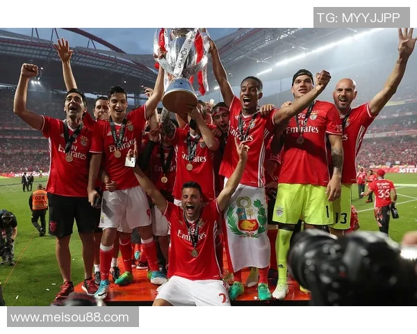 中超热战:多特蒙德凭乌龙球险胜阿森纳引发转会风波 中超热战:多特蒙德凭乌龙球险胜阿森纳引发转会风波