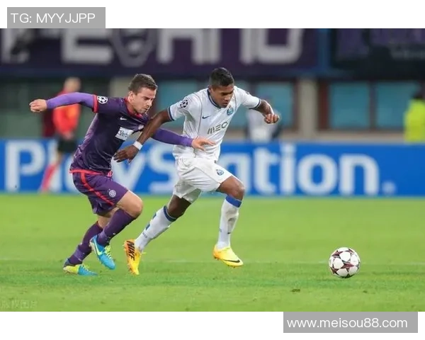 欧冠激战：里昂大胜波尔图引发争议判罚全场沸腾