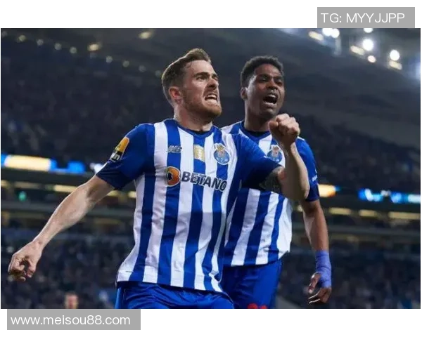 中超热战波尔图大胜国米补时进球引发全场狂欢与转会传闻交织