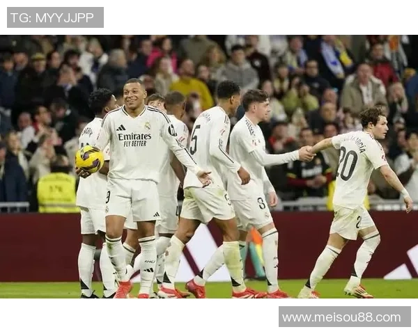 欧冠大战：那不勒斯3-0击败皇马红牌事件引发全场热议与战术分析